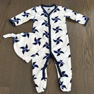 Monica + Andy Blue Pinwheel Patterned One Piece with Hat set - 0-3M